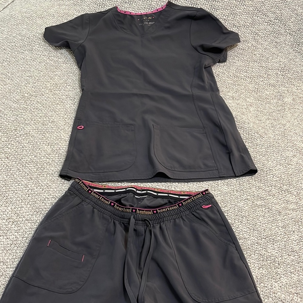 gray heartsoul size small scrub set